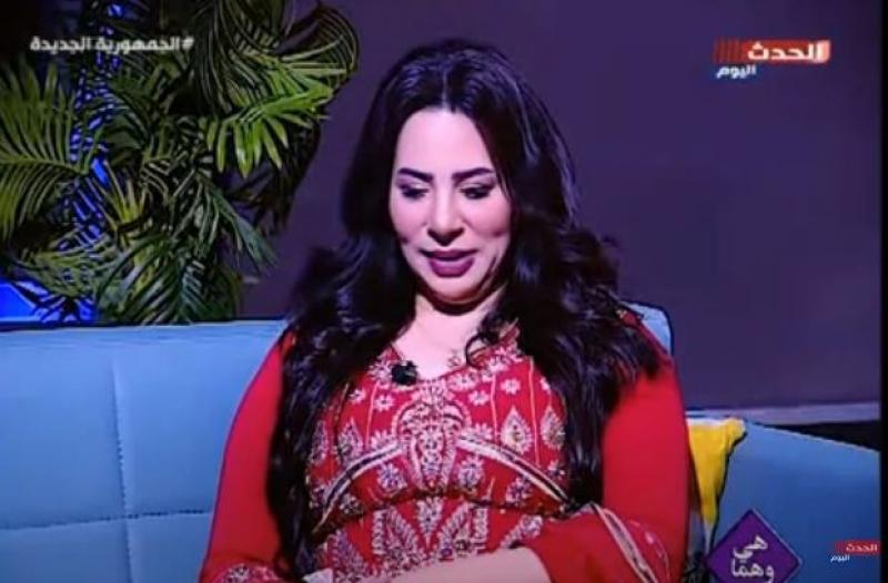 الفنانة زينة منصور تنهار على الهواء: أمي كانت صحبتي وحبيبتي.. فيديو