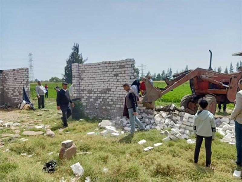 إزالة 15 حالة تعدٍ على الأراضي الزراعية في قرى فوه| صور