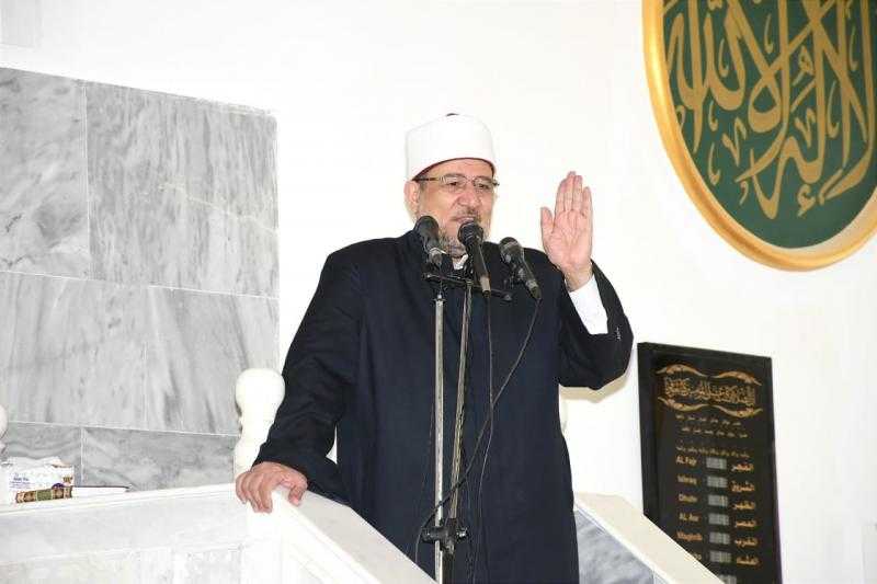وزير الأوقاف في خطبة الجمعة يدعو إلى العناية بالأيتام:”أعطوهم واكسوهم وأغنوهم عن السؤال”