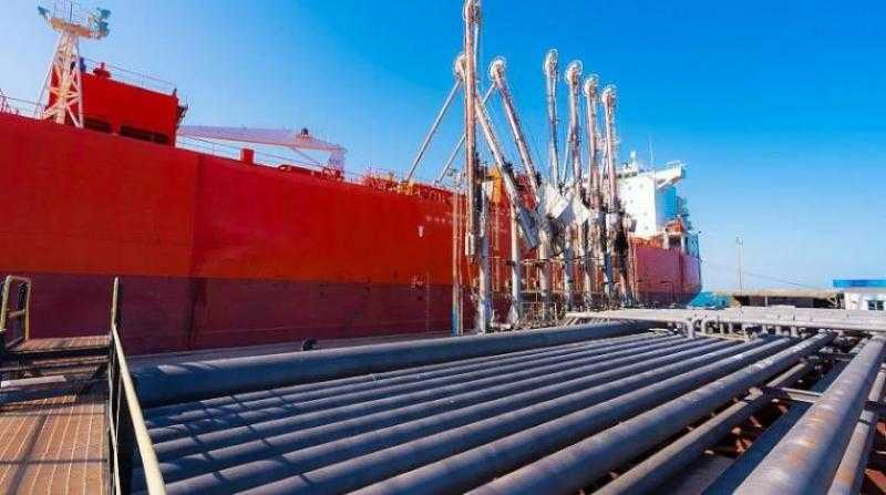 وصول الدفعة الرابعة من منحة المشتقات النفطية السعودية إلى عدن