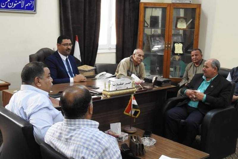 تسويق القمح والمحاصيل الزيتية يتصدر اجتماع ”زراعة” المنيا مع قيادات المديرية | صور