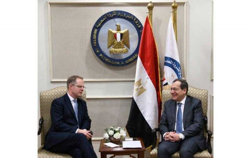 وزير البترول يستعرض الفرص الاستثمارية المتاحة أمام الشركات البريطانية في لقائه بالسفير البريطاني