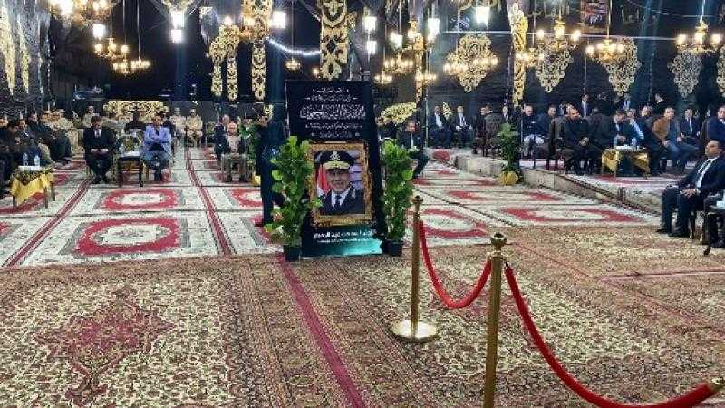 محافظ بورسعيد والنواب يشاركون في عزاء مدير الأمن بمسجد السلام.. صور