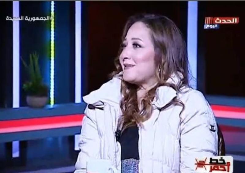 الفنانة عنبر: ”معنديش شلة علشان كدة قاعدة في البيت”.. فيديو