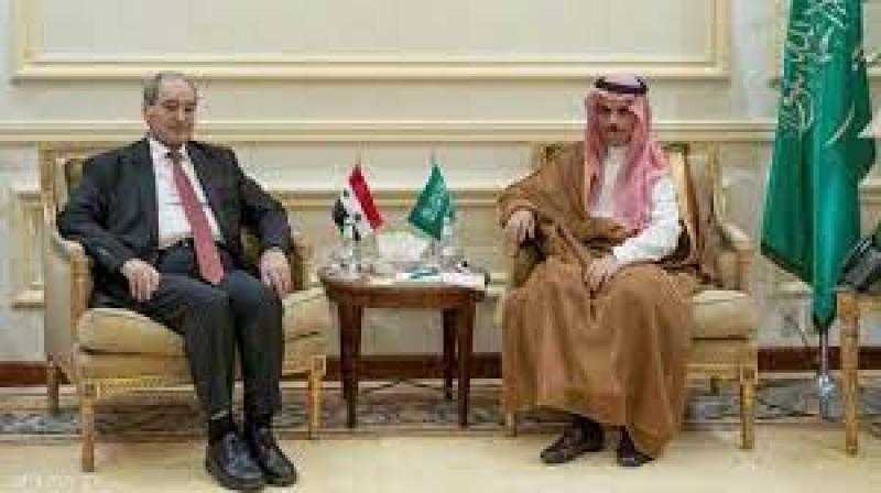 الأمير فيصل بن فرحان والمقداد يناقشان جهود حل الأزمة السورية
