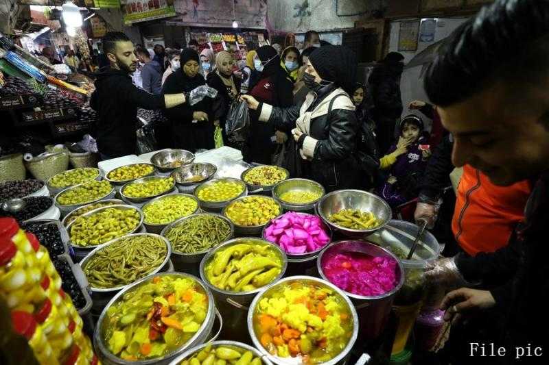 دراسة تحذرك من الإفراط في تناول المخللات
