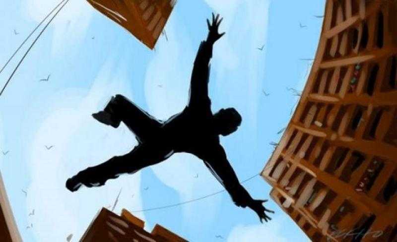 التحقيق في واقعة سقوط شاب من شرفة شقته بحلوان