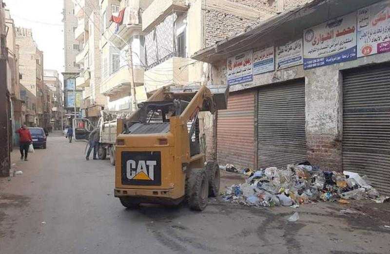 رفع 80 طن قمامة خلال حملة نظافة بحي غرب سوهاج| صور