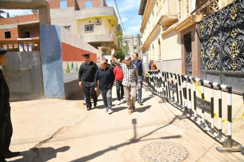 محافظ الغربية يتفقد محيط الكنائس في 5 أحياء ويشدد على الاستعداد للأعياد.. صور