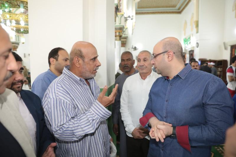 محافظ بني سويف يلتقي عددا من المواطنين