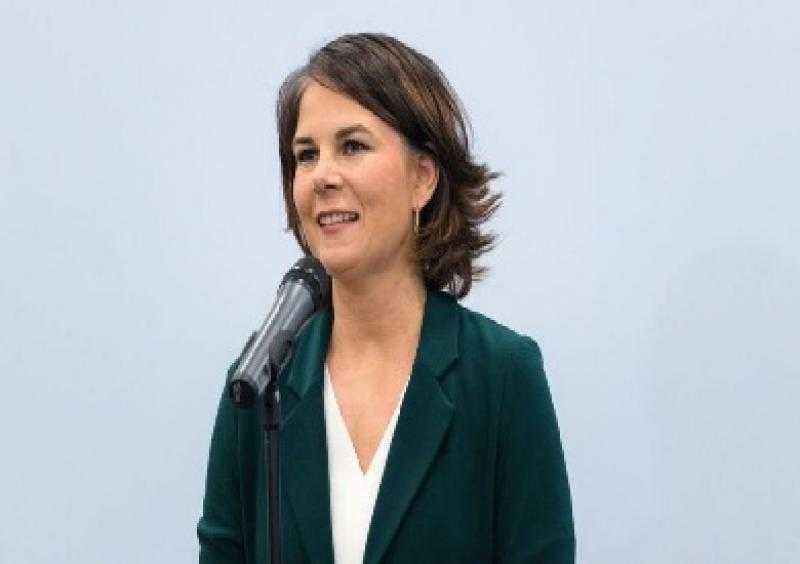 وزيرة الخارجية الألمانية تلتقي كبير مسئولي السياسة الخارجية الصيني في بكين