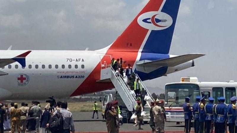 اليمن: وصول 125 أسيرا حوثيا من مطار أبها السعودي إلى مطار صنعاء