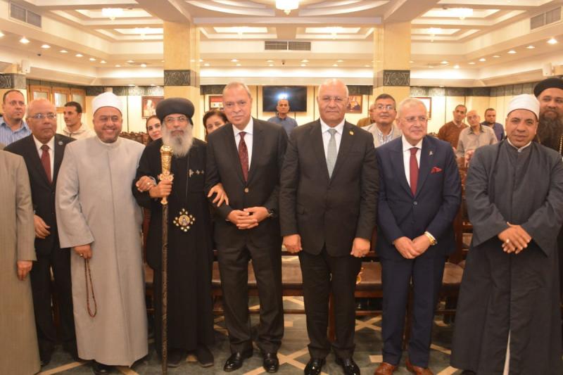 محافظ القليوبية يقدم التهاني للإخوة الأقباط بمناسبة عيد القيامة المجيد