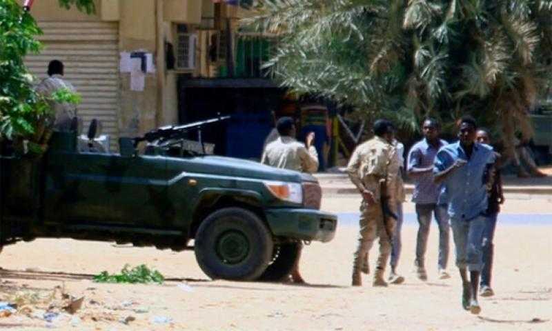 السودان: الاشتباكات بين الجيش وقوات الدعم السريع تسفر عن مقتل 56 شخصا