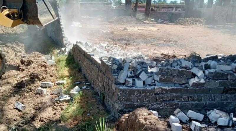 إزالة 7 حالات تعدّ على أراضٍ زراعية وبناء بدون ترخيص بـ”سنورس” في الفيوم | صور