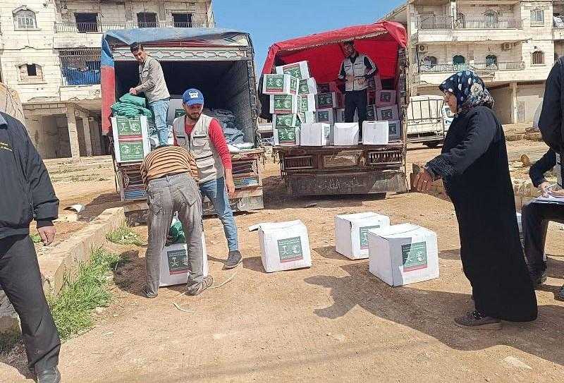 سلمان للإغاثة يواصل توزيع مواد إغاثية وإيوائية لمتضرري الزلزال بإدلب في سوريا