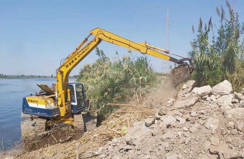 حملة لإزالة التعديات على حرم نهر النيل بالخانكة