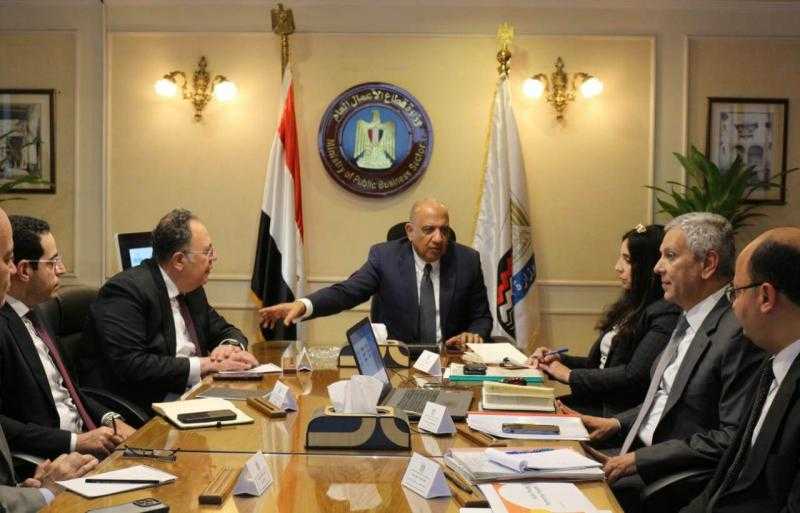 عصمت: تطوير شركات صناعة الدواء التابعة.. والشراكة مع القطاع الخاص ضرورة
