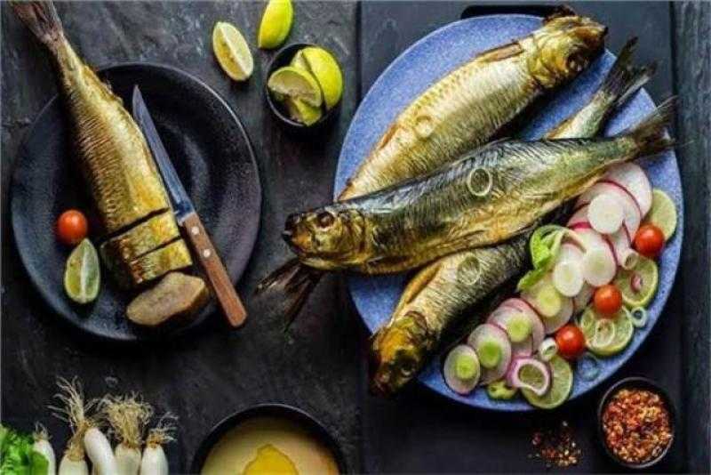 خبراء التغذية يقدمون نصائح هامة لتجنب أضرار أكل الفسيخ في العيد