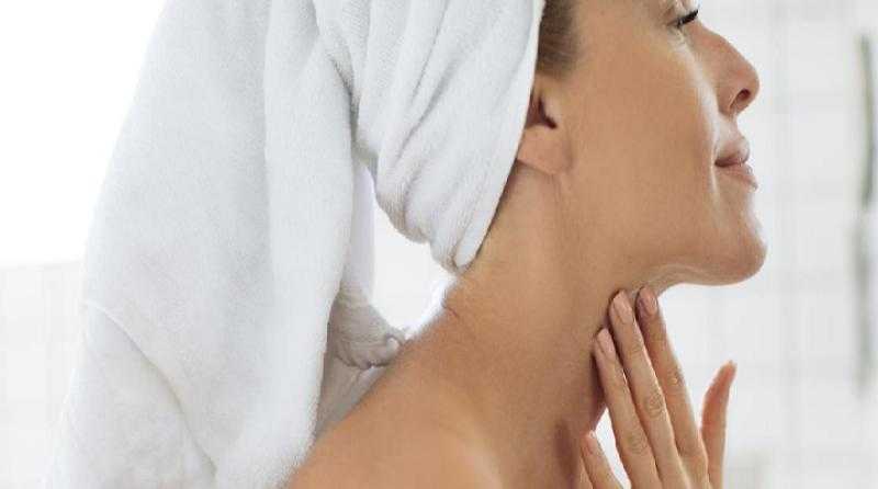 طرق الوقاية من تجاعيد الرقبة