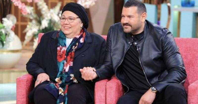 عمرو يوسف ووالدته ضيفا برنامج ”معكم” لـ منى الشاذلي.. اليوم