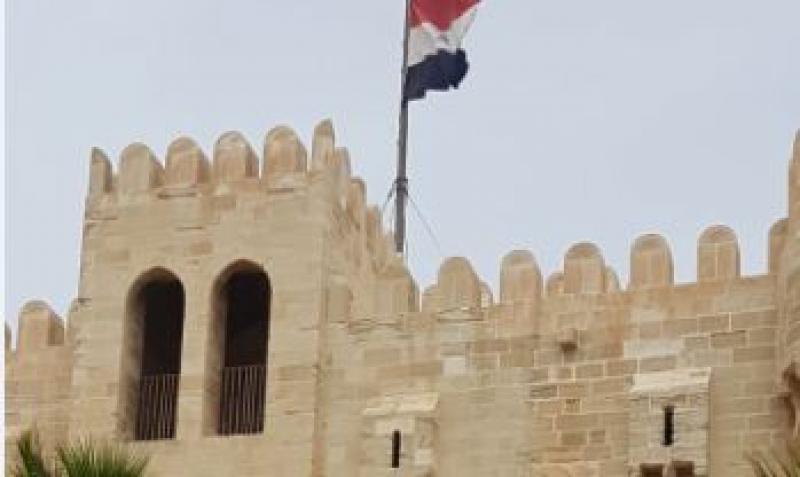 خط أحمر
