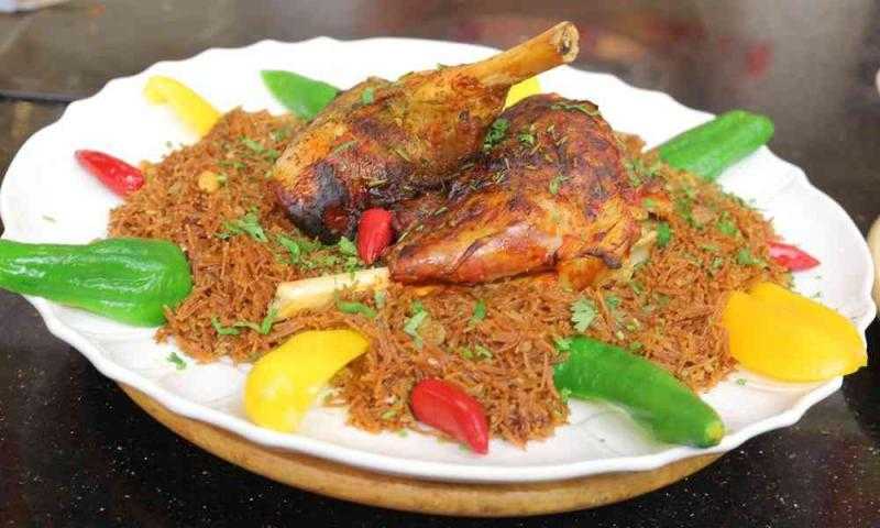 طريقة عمل شعرية بالموزة والمكسرات