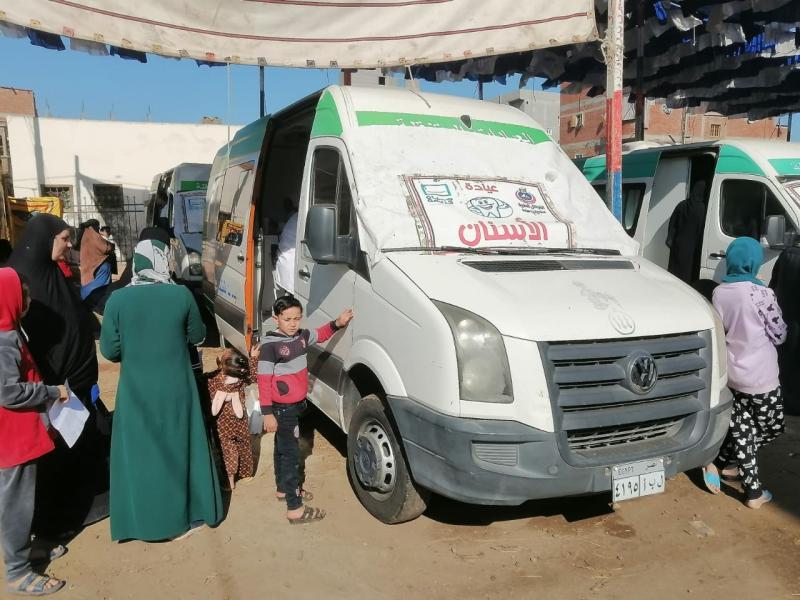 الصحة تطلق قافلتين طبيتين ضمن مبادرة ”حياة كريمة”