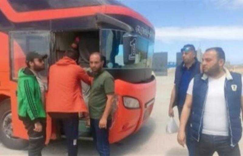 وصول الفلسطينيين القادمين من السودان إلى معبر رفح بعد نجاح جهود مصر في إجلائهم