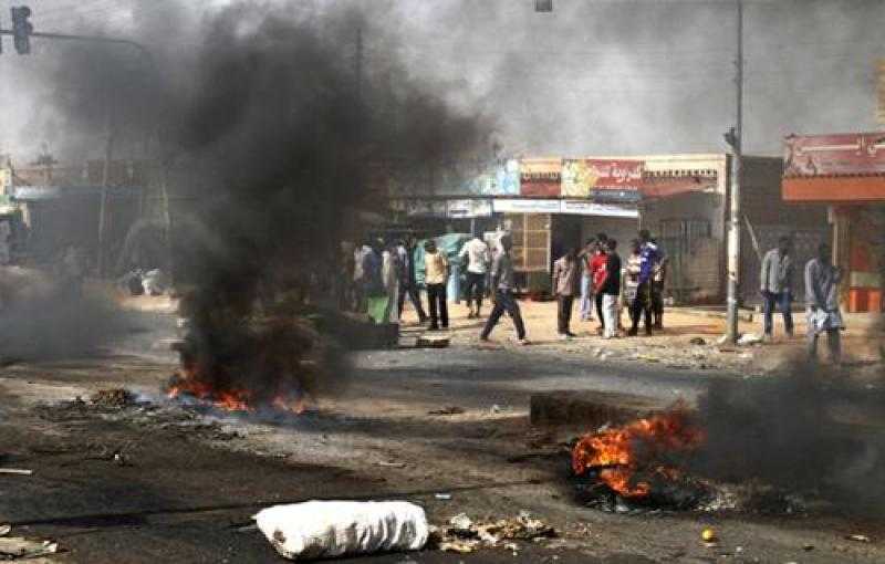 صحيفة سعودية: محاولات وقف إطلاق النار في السودان لم تجد آذانا صاغية من طرفي النزاع