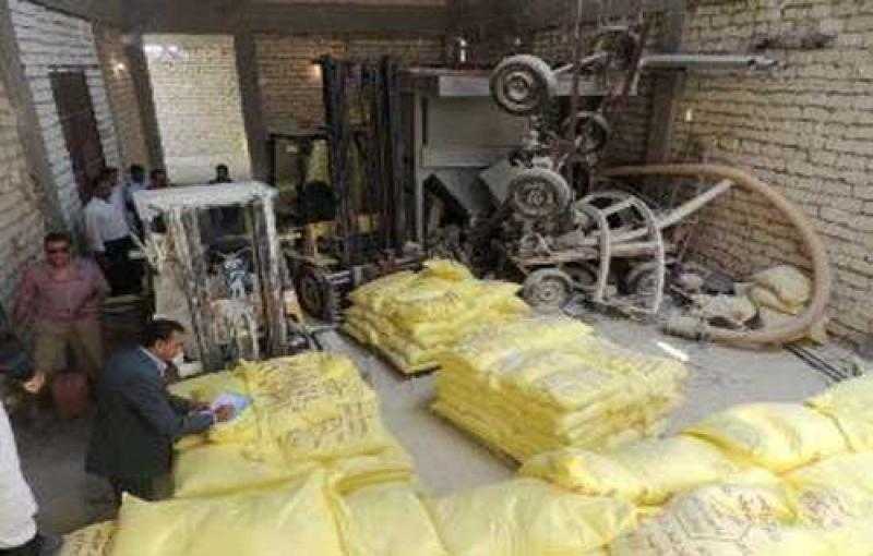 ضبط 173 طن مخصبات ومخلفات معدنية وحيوانية داخل 5 مصانع بالقليوبية