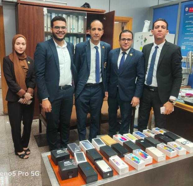 جمارك مطار الغردقة تضبط محاولة تهريب عدد من الهواتف المحمولة
