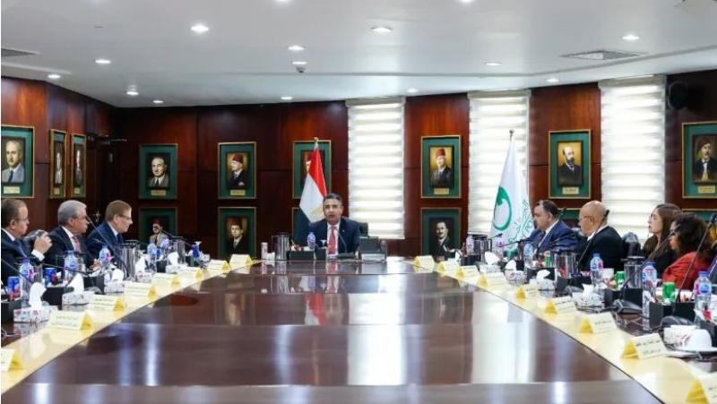 شريف فاروق يترأس الاجتماع الأول لمجلس إدارة الهيئة القومية للبريد بتشكيله الجديد