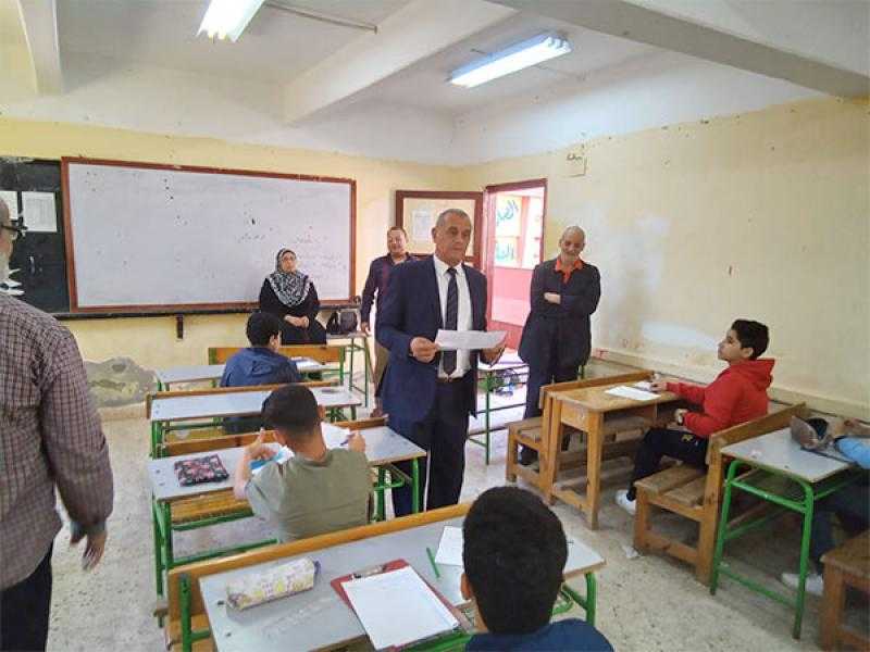 وكيل تعليم الدقهلية يتفقد لجان امتحانات الصف الأول الإعدادي | صور