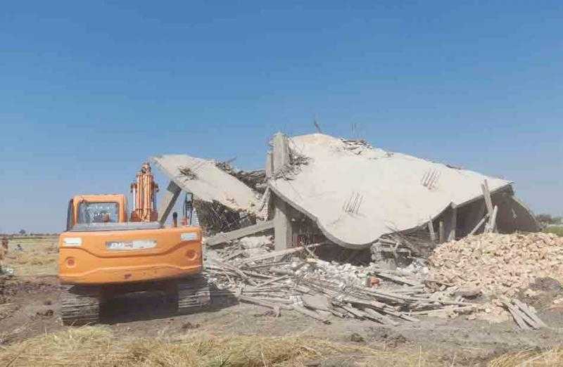 إزالة 10 حالات تعد على الزراعات وبناء مخالف في المحلة الكبرى