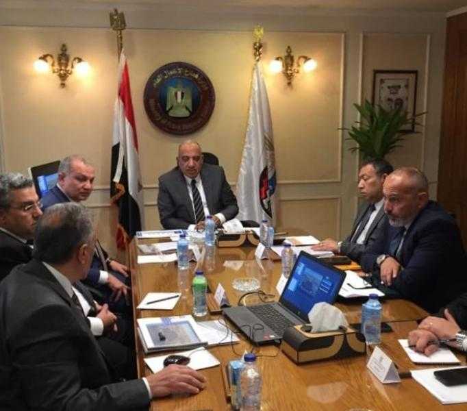 وزير قطاع الأعمال يبحث مع رئيس صندوق التنمية الحضرية الاستفادة من بعض أراضي الشركات