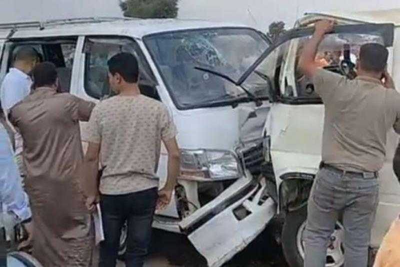 إصابة 6 أشخاص في تصادم سيارتين ميكروباص بالمحلة