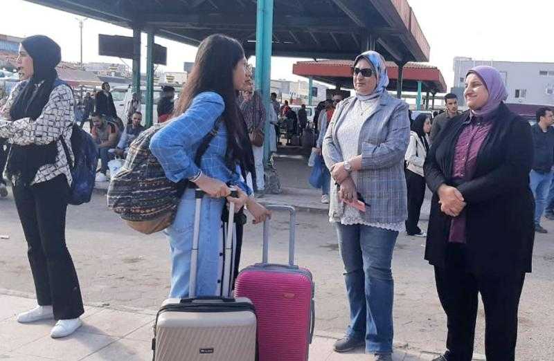 رئيس حي غرب الإسكندرية تتفقد مواقف السيارات لمتابعة التعريفة الجديدة