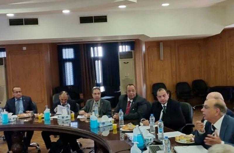 رئيس جامعة الأقصر يشارك بجلسة القطاع الطبي بالأعلى للجامعات