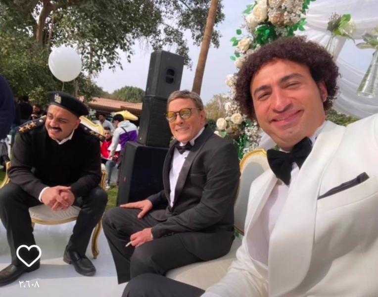 علي ربيع يروج لفيلم ”بعد الشر” بالبدلة.. ورنا رئيس بفستان الفرح