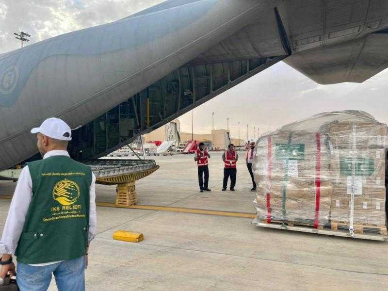 وصول إولى طائرات الإغاثة السعودية إلى مطار بوتسودان