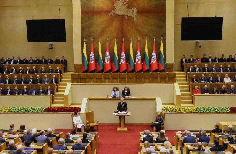البرلمان الليتواني يوافق على فرض ضريبة على الأرباح الزائدة على البنوك