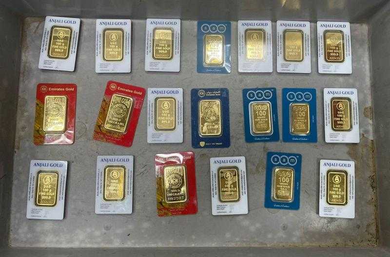 جمارك مطار سوهاج الدولي تضبط محاولتي تهريب عدد من السبائك الذهبية