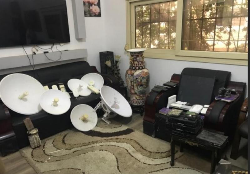 تفاصيل ضبط محطة بث تليفزيوني لاسلكية وشبكة توزيع إنترنت بدون ترخيص بالإسكندرية