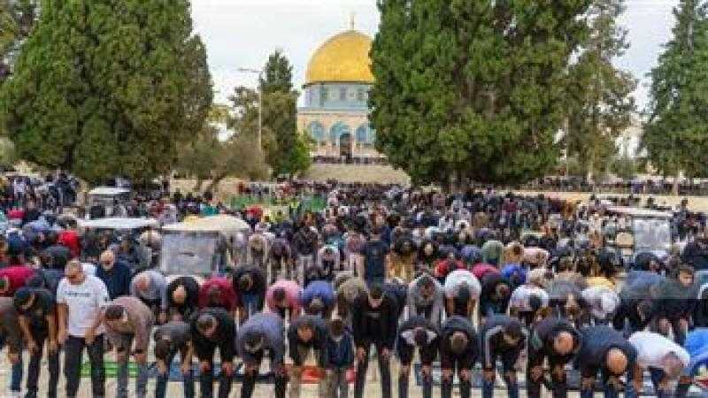 40 ألفا يؤدون صلاة الجمعة في رحاب المسجد الأقصى
