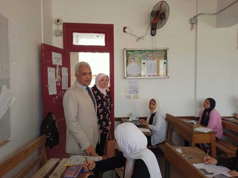 مدير تعليم القاهرة يتابع سير أعمال الامتحانات بإدارة القاهرة الجديدة |صور