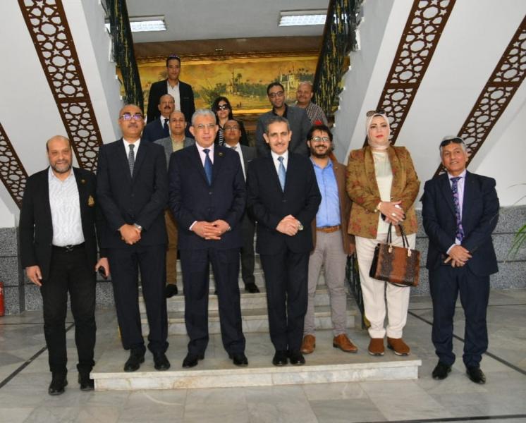 محافظ الغربية يناقش ملفات التوظيف والعمالة غير المنتظمة مع وفد القوى العاملة | صور