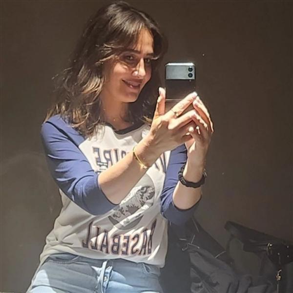 ممكن أخلص فلوسي على الكاجوال..حلا شيحة تظهر مجددا بدون حجاب