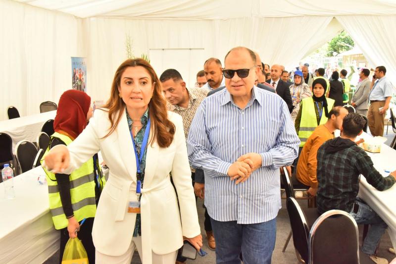 محافظ أسيوط يفتتح ملتقى توظيف برنامج فرصة