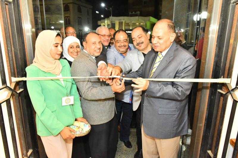 محافظ أسيوط ونائب رئيس جامعة الأزهر يفتتحان معرض ”ومضة” لطالبات جامعة الأزهر|صور